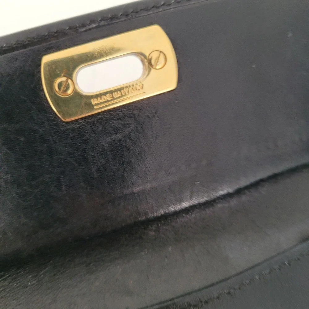 Salvatore Ferragamo Black Leather Gancini Bifold Wallet Vintage 224059 Italy
